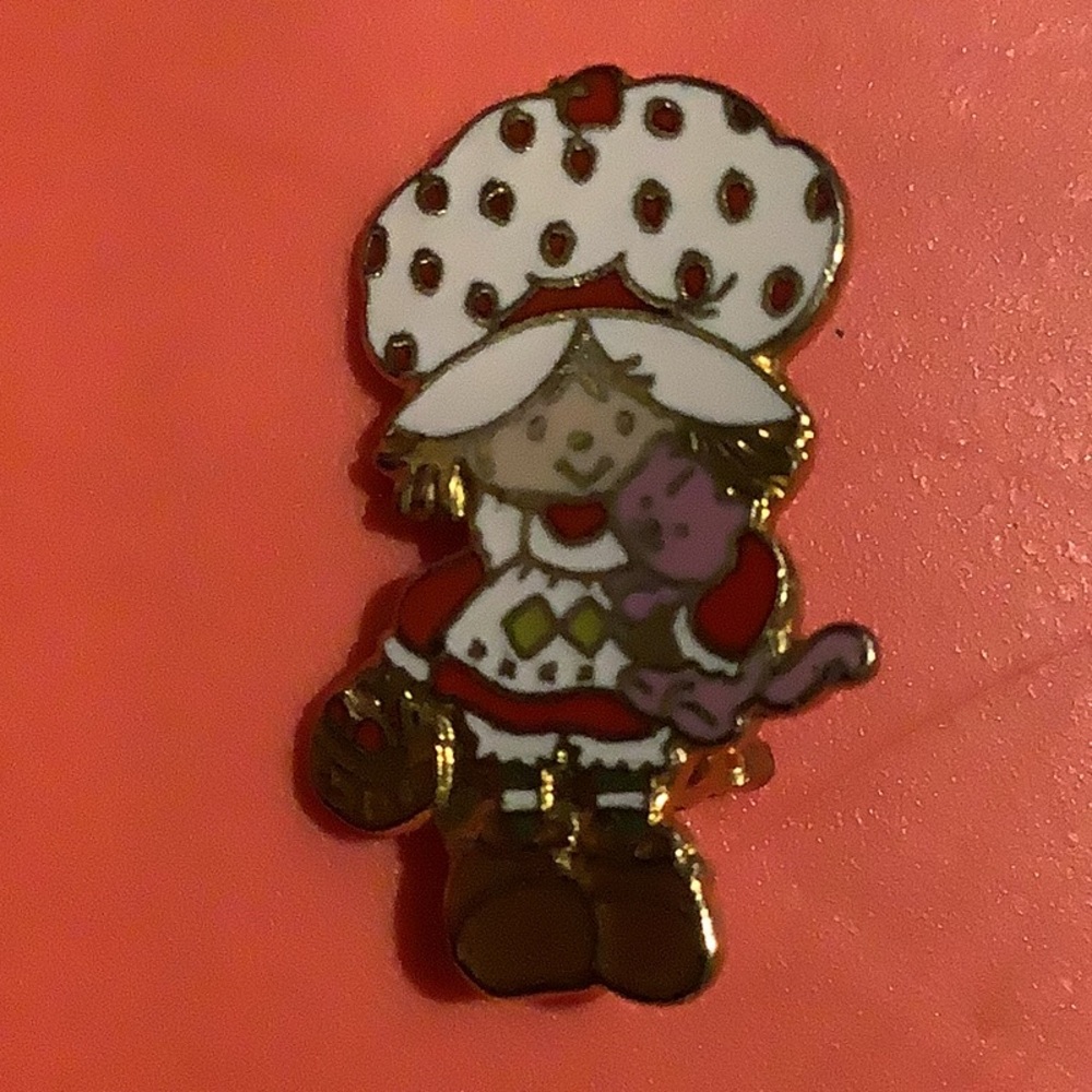 Vintage 1980’s Strawberry Shortcake Pin 🍓